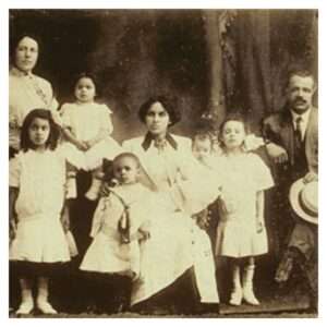 Pauli's family in 1912 or 1913. She is the toddler on the upper left. Pauli's mother died when Pauli was three years old, and she was sent to live with relatives in North Carolina after her father was institutionalized.